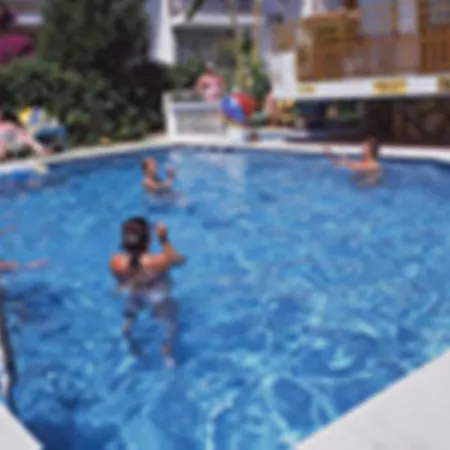 Uestuen 公寓式酒店 3*