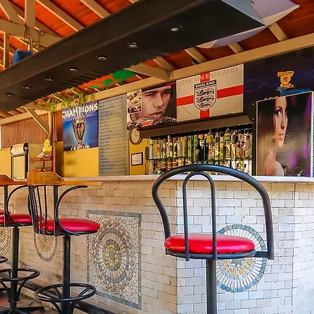 Uestuen Aparthotel 3*