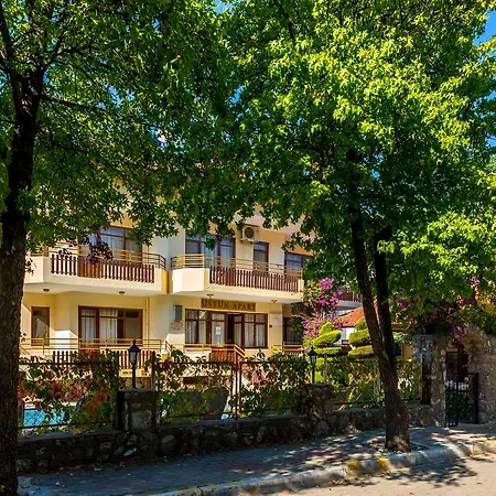 Uestuen Ξενοδοχείο με διαμερίσματα 3*