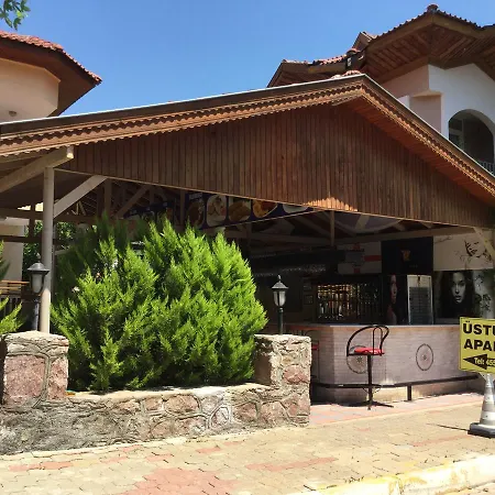 Uestuen Ξενοδοχείο με διαμερίσματα 3*