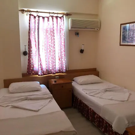 Aparthotel Uestuen 2*